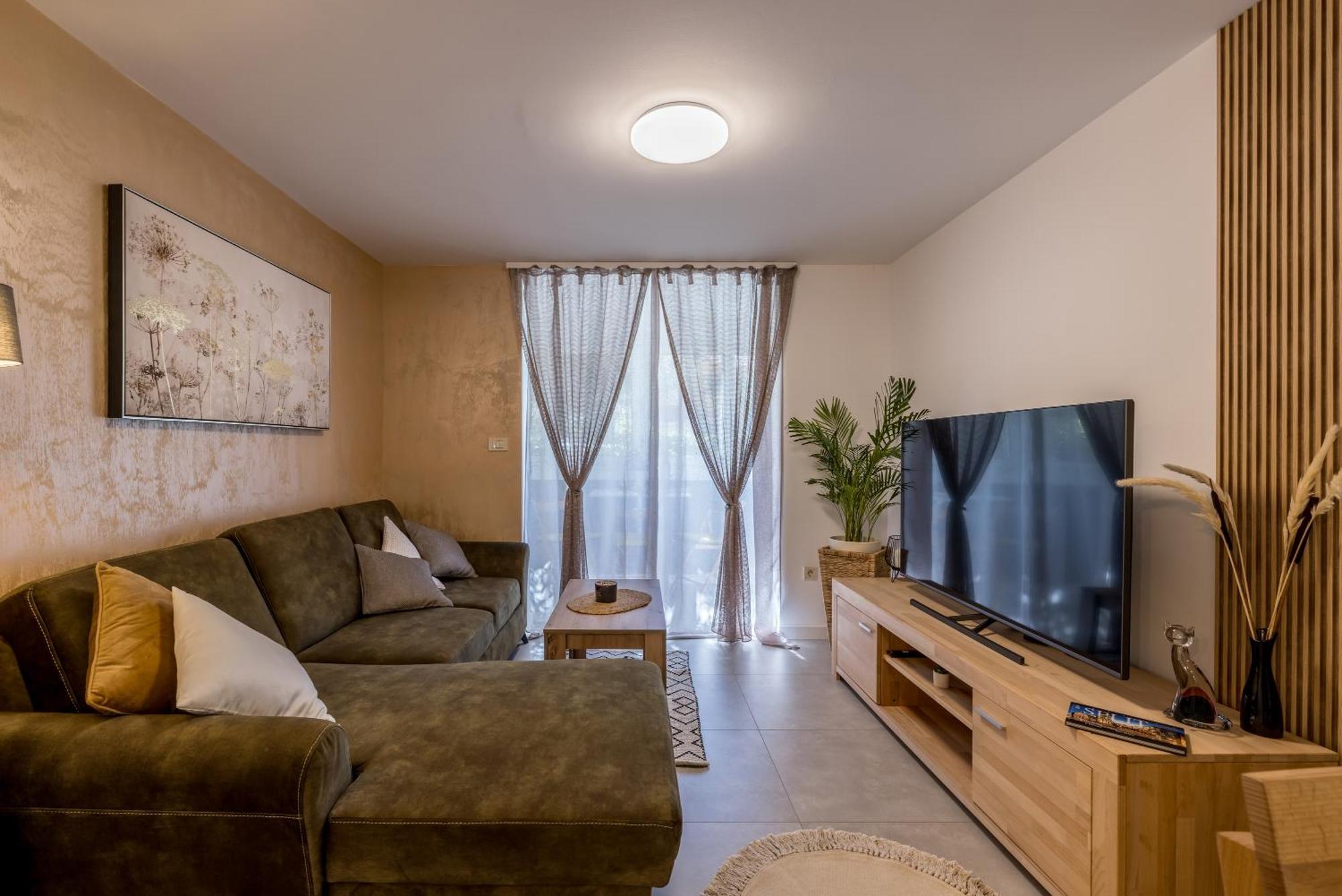 Olive Shade - Apartment Near The Beach สปลิท ภายนอก รูปภาพ